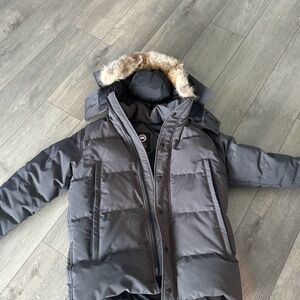 Canada Goose Gray Puffer Coat with Quilted Insulation